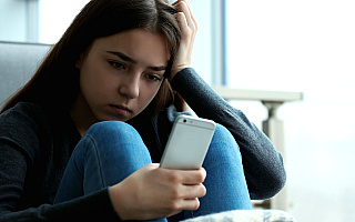 Telefony zaufania ostatnią deską ratunku dzieci i młodzieży. „Niepokojące są próby samobójcze”